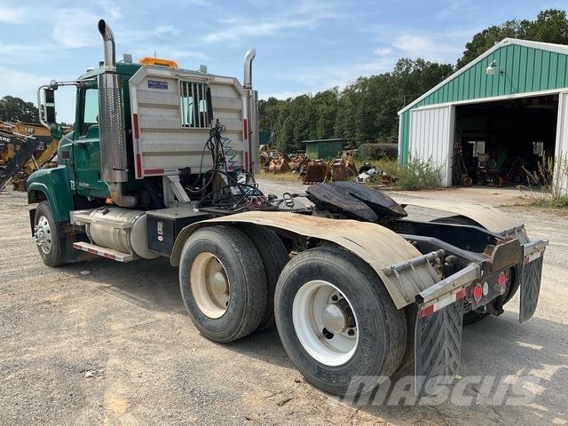 Mack CHN613 Prime Movers