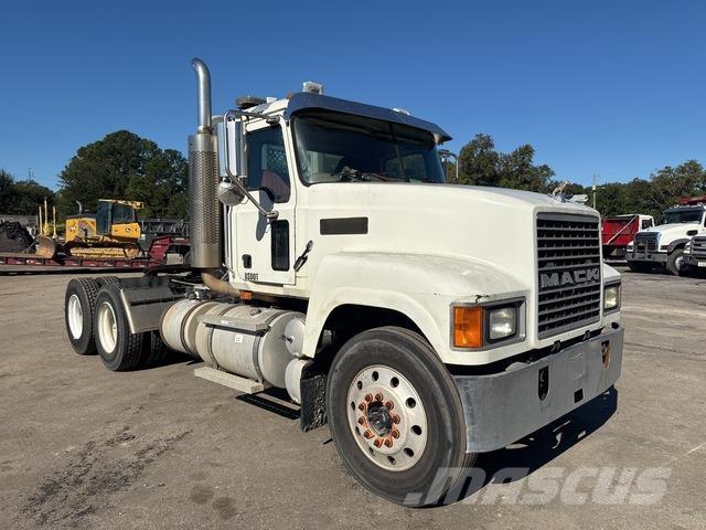 Mack CHN613 Prime Movers