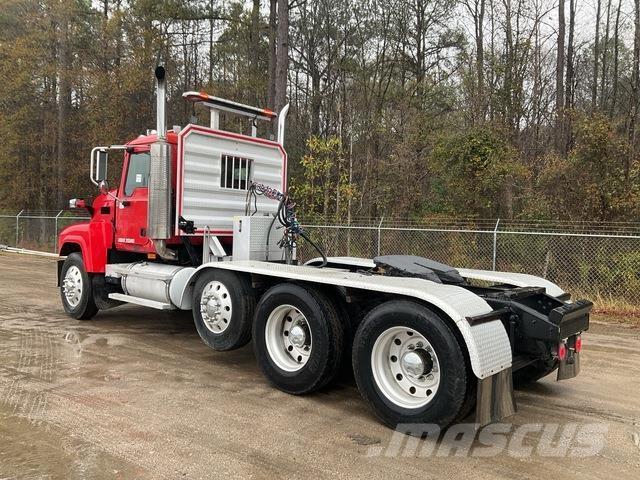 Mack CHN613 Prime Movers