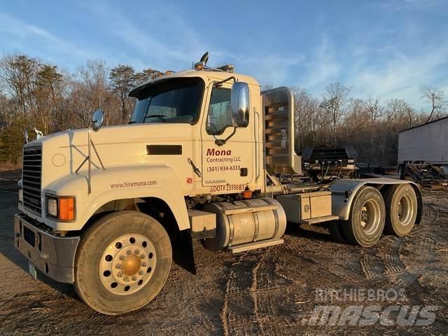 Mack CHU613 Prime Movers