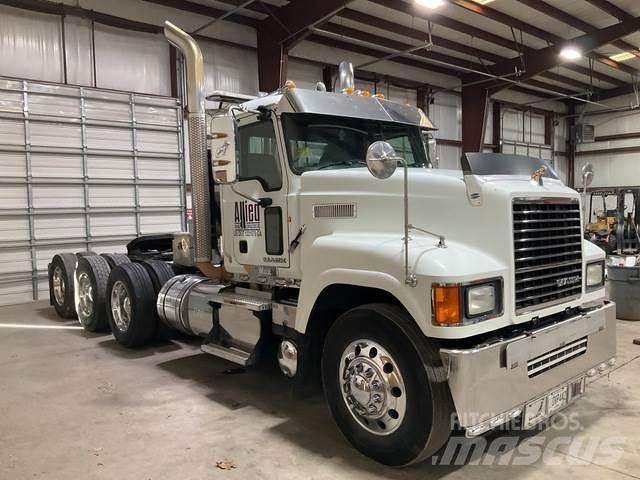 Mack CHU613 Prime Movers