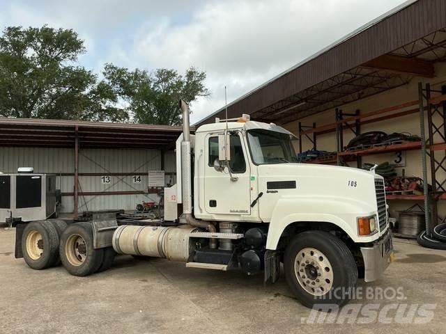 Mack CHU613 Prime Movers