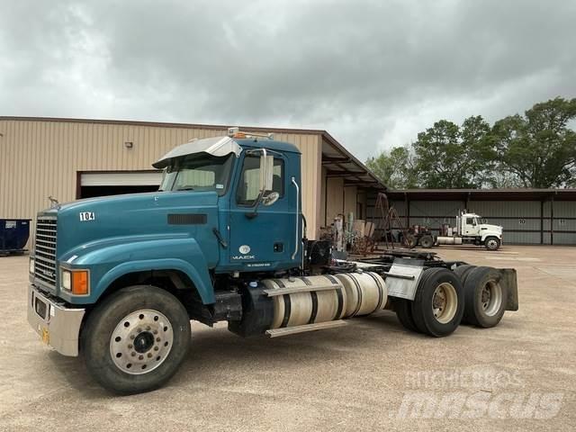 Mack CHU613 Prime Movers