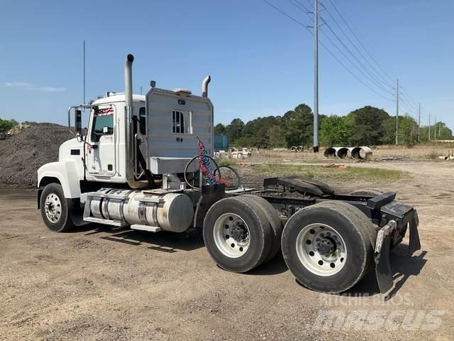 Mack CHU613 Prime Movers
