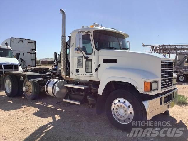 Mack CHU613 Prime Movers