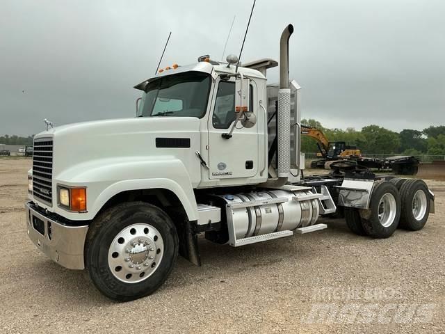 Mack CHU613 Prime Movers