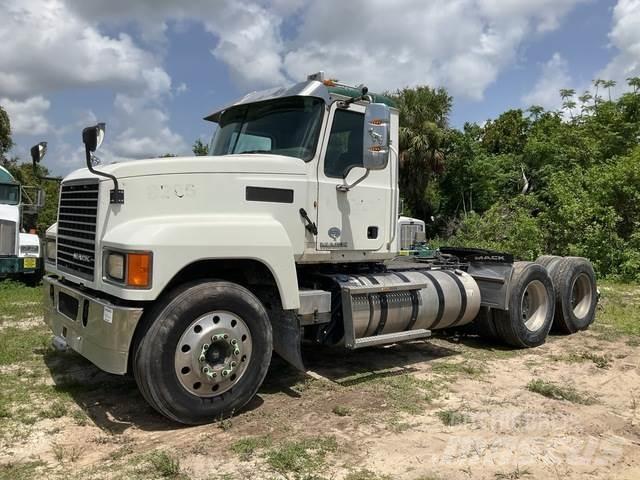 Mack CHU613 Prime Movers