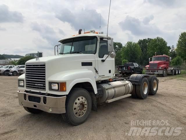 Mack CHU613 Prime Movers
