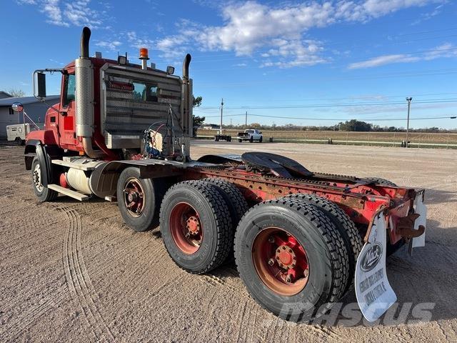 Mack CL733 Prime Movers