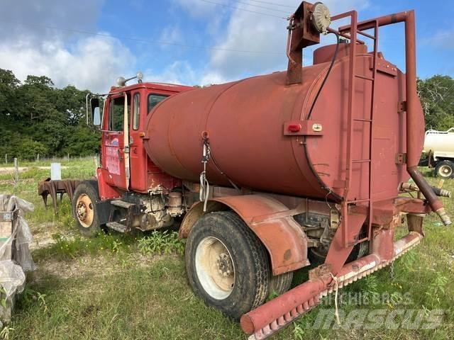 Mack CM422 Water bowser