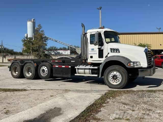 Mack CT713 Skip bin truck
