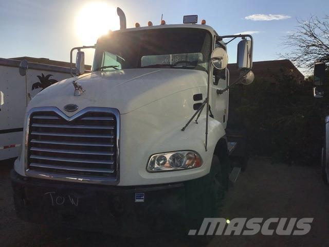 Mack CXN612 Prime Movers