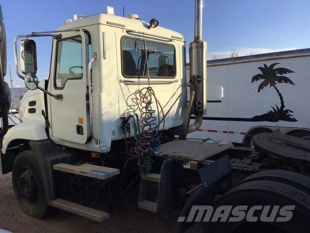 Mack CXN612 Prime Movers