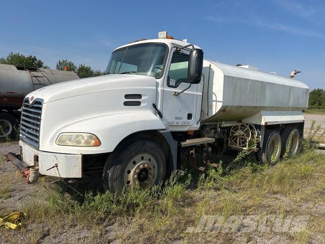 Mack CXN612 Water bowser
