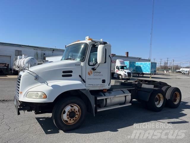 Mack CXN613 Prime Movers