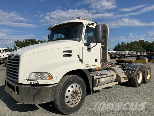 Mack CXN613 Prime Movers