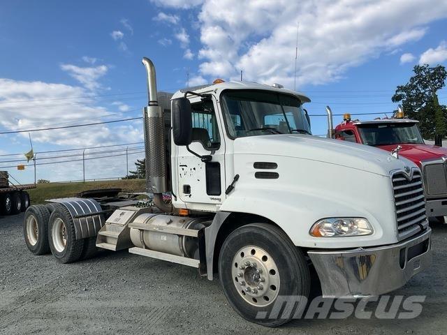 Mack CXN613 Prime Movers