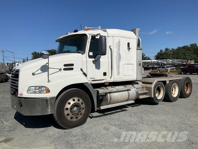 Mack CXN613 Prime Movers