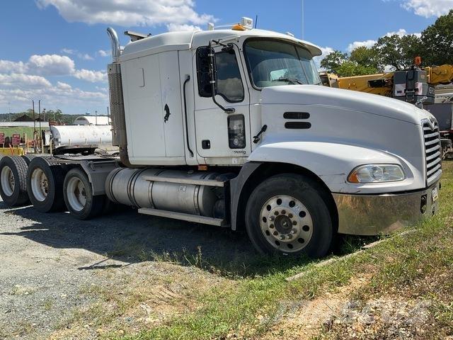 Mack CXN613 Prime Movers