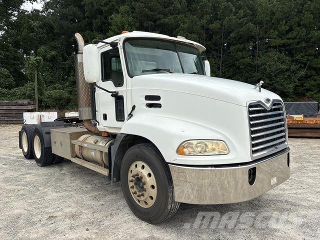 Mack CXN613 Prime Movers