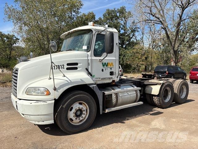 Mack CXN613 Prime Movers