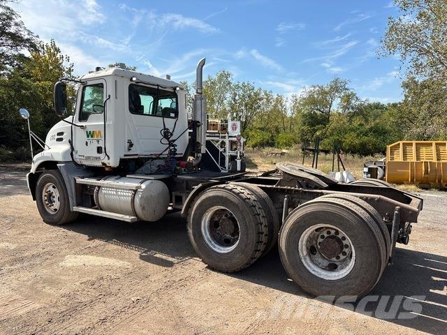Mack CXN613 Prime Movers
