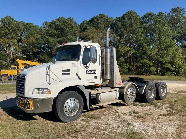 Mack CXN613 Prime Movers