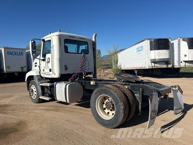 Mack CXU612 Prime Movers