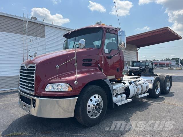 Mack CXU612 Prime Movers