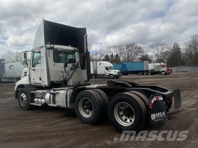 Mack CXU613 Prime Movers