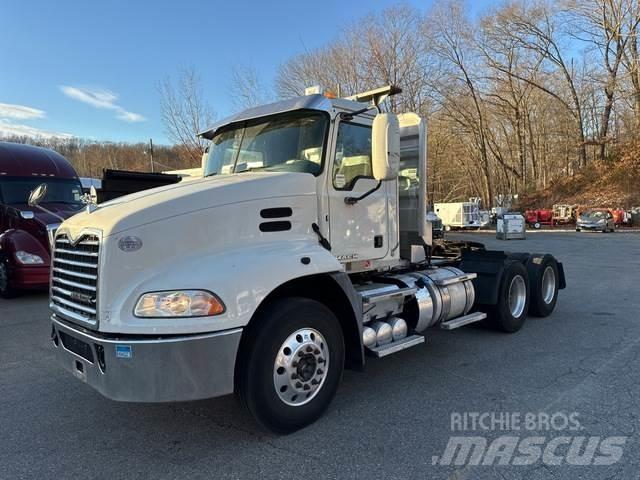 Mack CXU613 Prime Movers