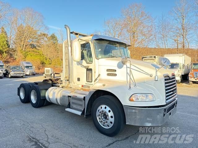 Mack CXU613 Prime Movers