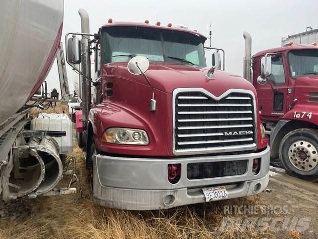 Mack CXU613 Prime Movers
