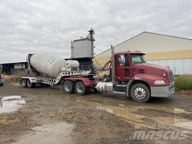 Mack CXU613 Prime Movers