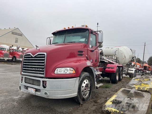 Mack CXU613 Prime Movers