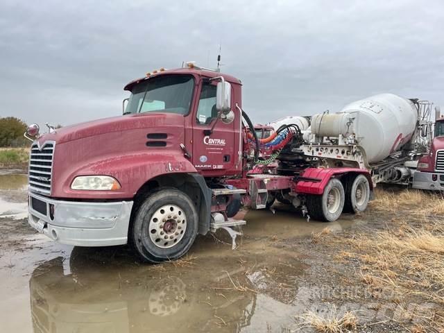 Mack CXU613 Prime Movers