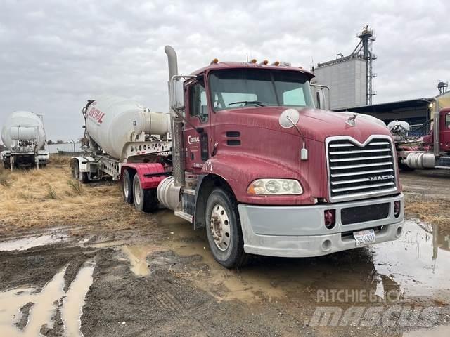 Mack CXU613 Prime Movers