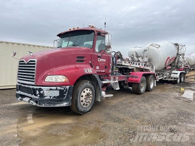 Mack CXU613 Prime Movers