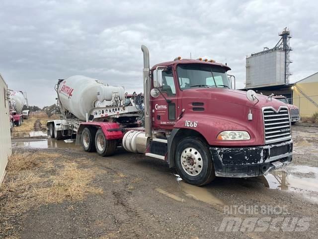Mack CXU613 Prime Movers