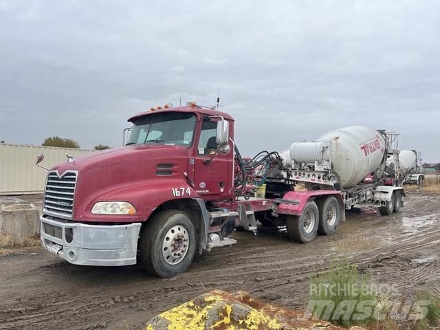 Mack CXU613 Prime Movers