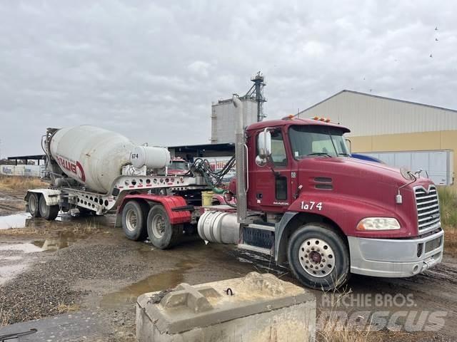 Mack CXU613 Prime Movers