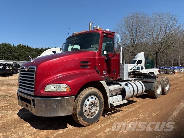 Mack CXU613 Prime Movers