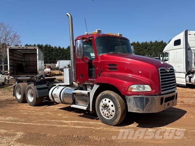 Mack CXU613 Prime Movers