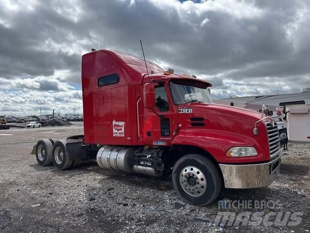 Mack CXU613 Prime Movers