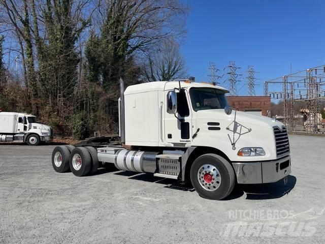 Mack CXU613 Prime Movers