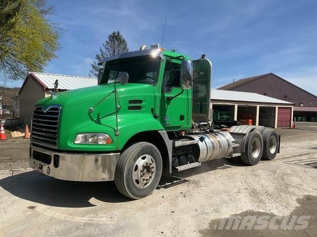 Mack CXU613 Prime Movers