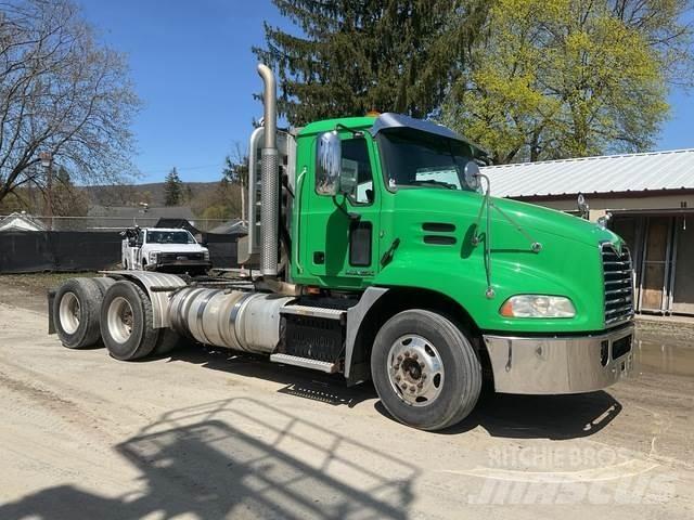 Mack CXU613 Prime Movers