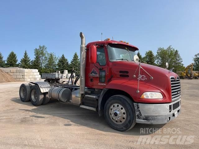 Mack CXU613 Prime Movers