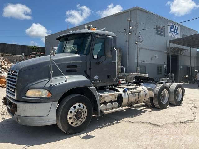 Mack CXU613 Prime Movers