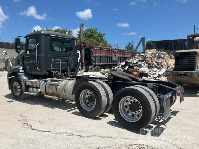 Mack CXU613 Prime Movers